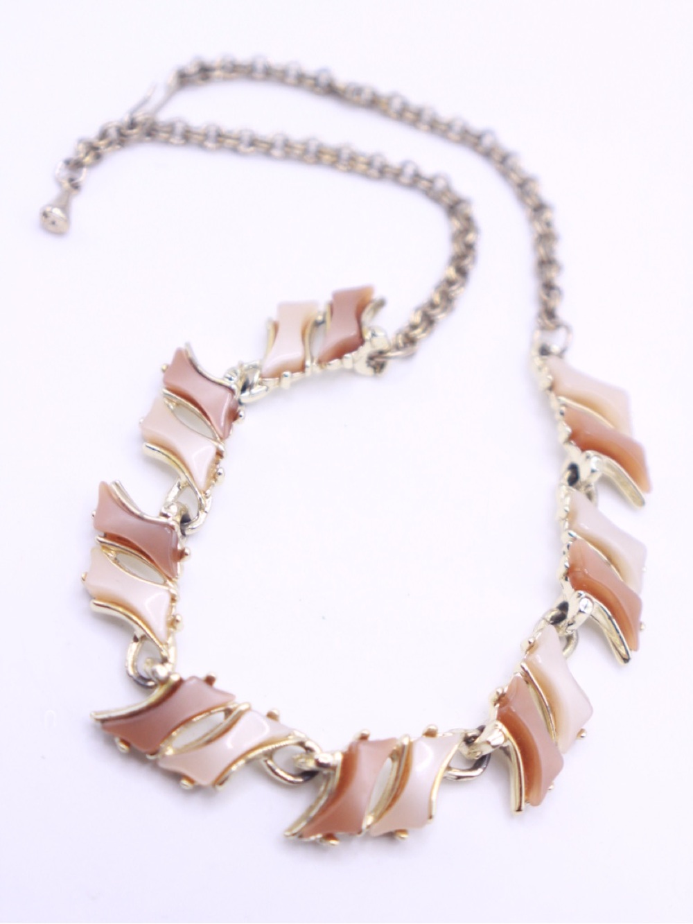 Vintage Unsigned Two-Tone Brown and Beige Moon glow Link Necklace 15”